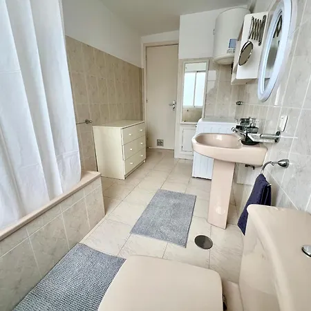 Amazing Penthouse With Sea Views *